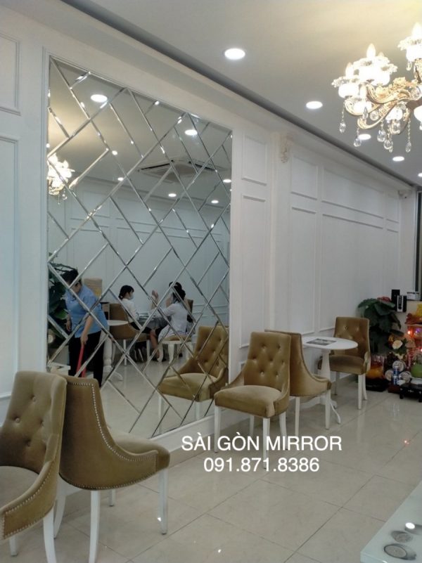 Gương dán tường trang trí thẩm mỹ viện TPHCM